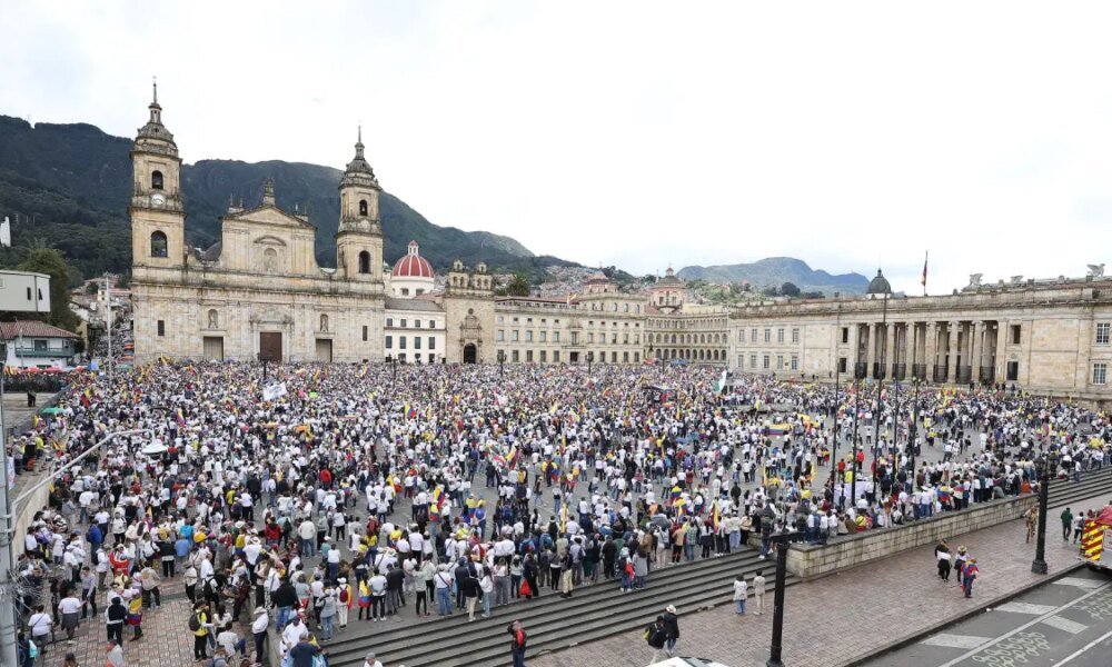 Más de 70,000 personas en Masiva Marcha del Silencio; Piden un Alto a la Violencia en la Capital