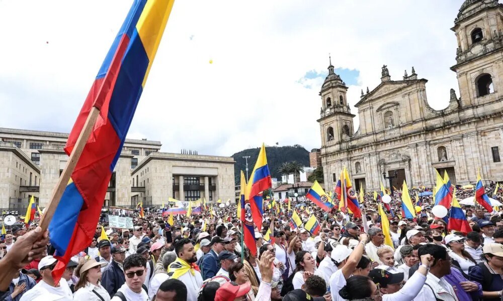 Ciudadanos clamarón por la paz y la salud de miguel uribe