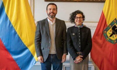 ESTA ES LA HOJA DE VIDA DE LA FUNCONARIA