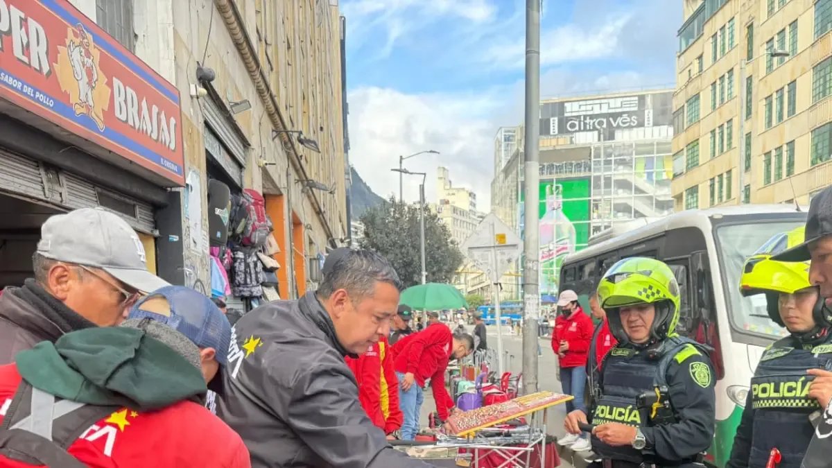 Decomisano 64 Armas cortopunzantes, Dos Teasers y Un tambo en plena vía Pública de San