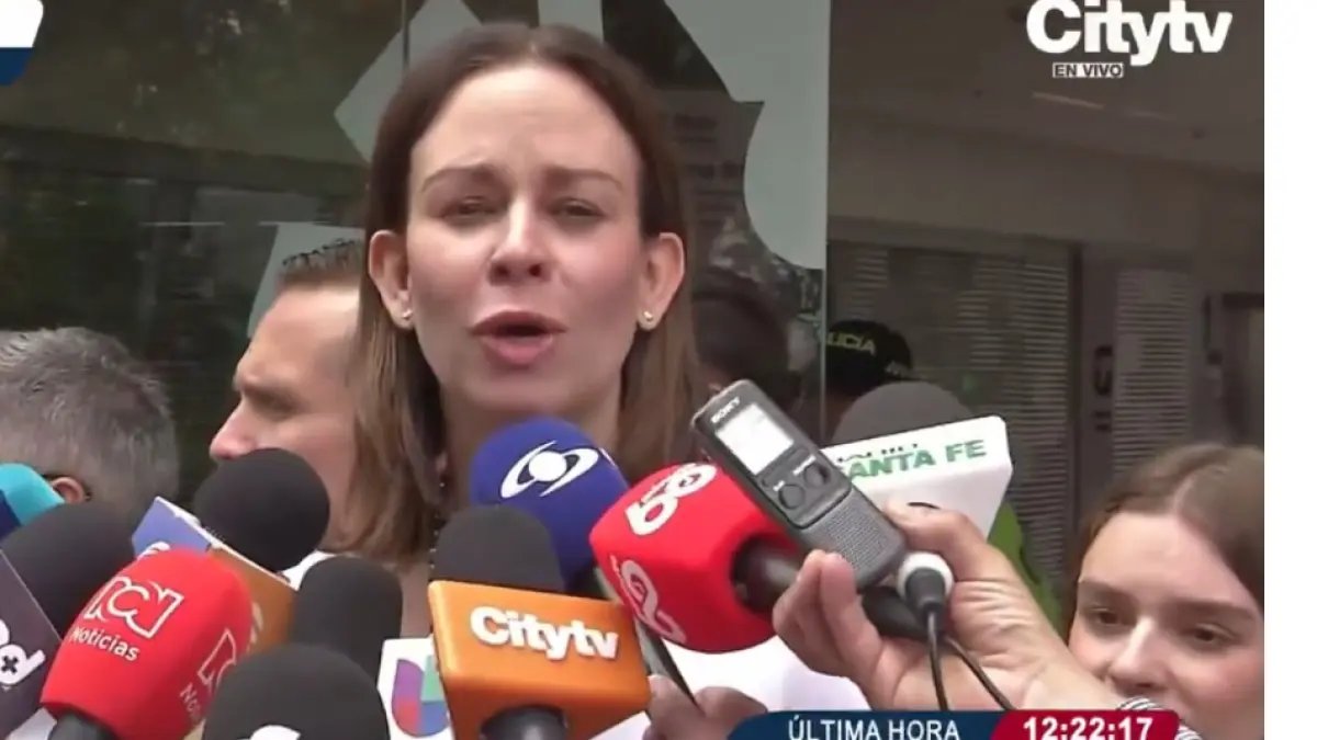 'Él Está Aferrado A Nosotros'