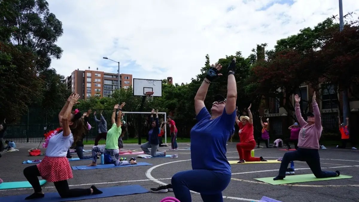 Bogotá Celebra El Día Internacional Del Yoga Con Sri Sri Ravi Shankar en la Santamaría Con Meditacia Masiva