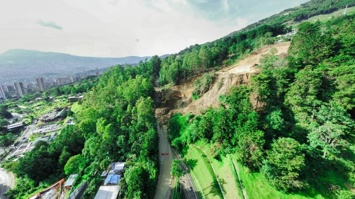 Cierre en la Vía de la Loma de los Balsos en Medellín se prolongará por al Menos dos Meses y Medio Más