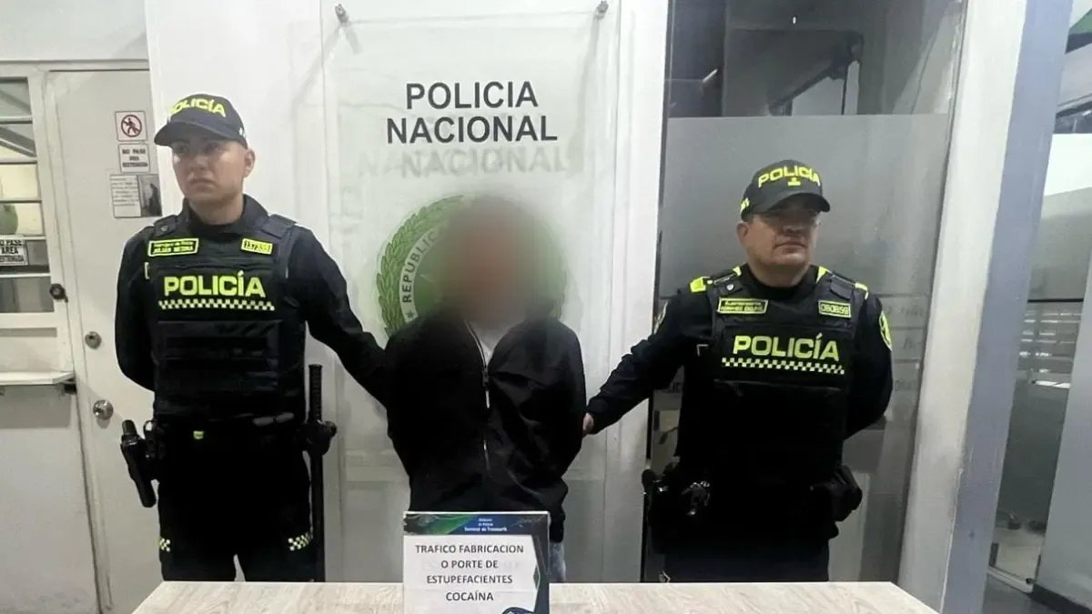 Estadounidense Que Llevaba Cocaína Se Hizo Pasar por Sordo Ante Policía, Pero Fue Capturado en Terminal de Bogotá