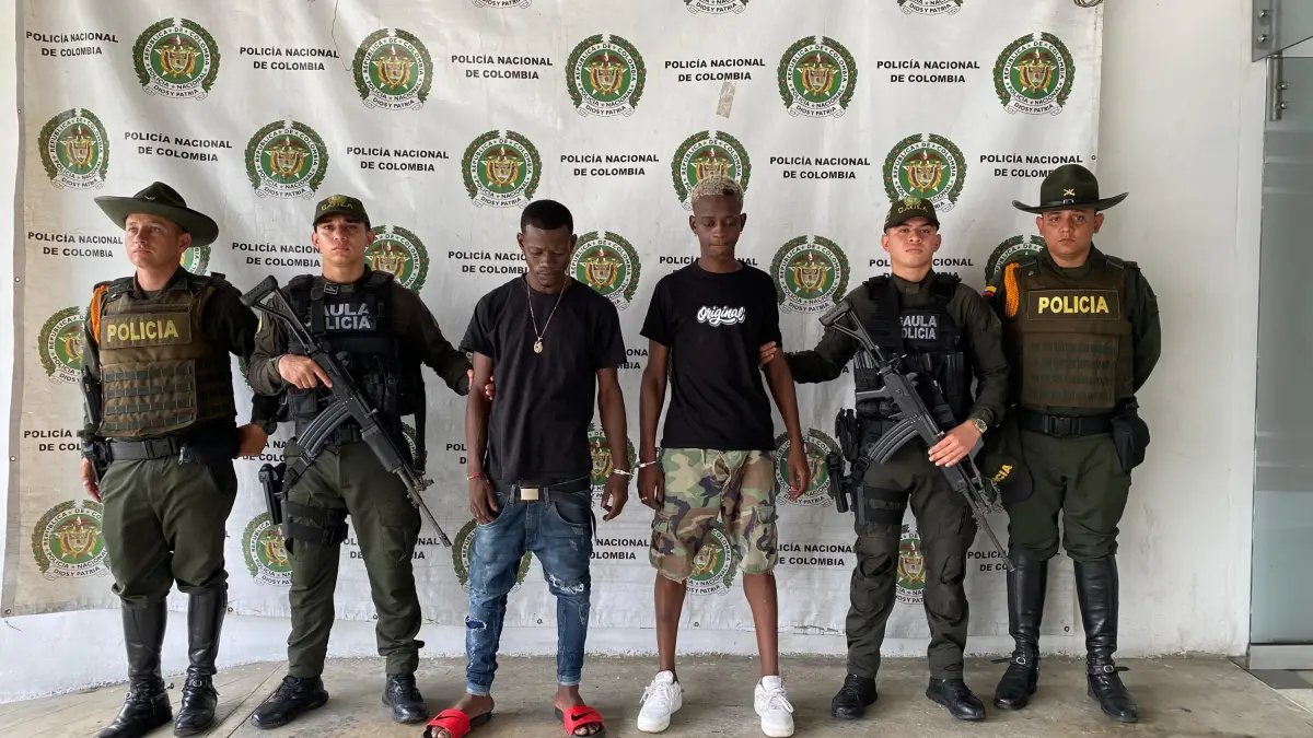 CAPTURAN A DOS PRESUNOS INTEGRANTES DE LOS 'ESPARTANOS' CUANDO Extorsionaban A Camioneros en Buenaventura