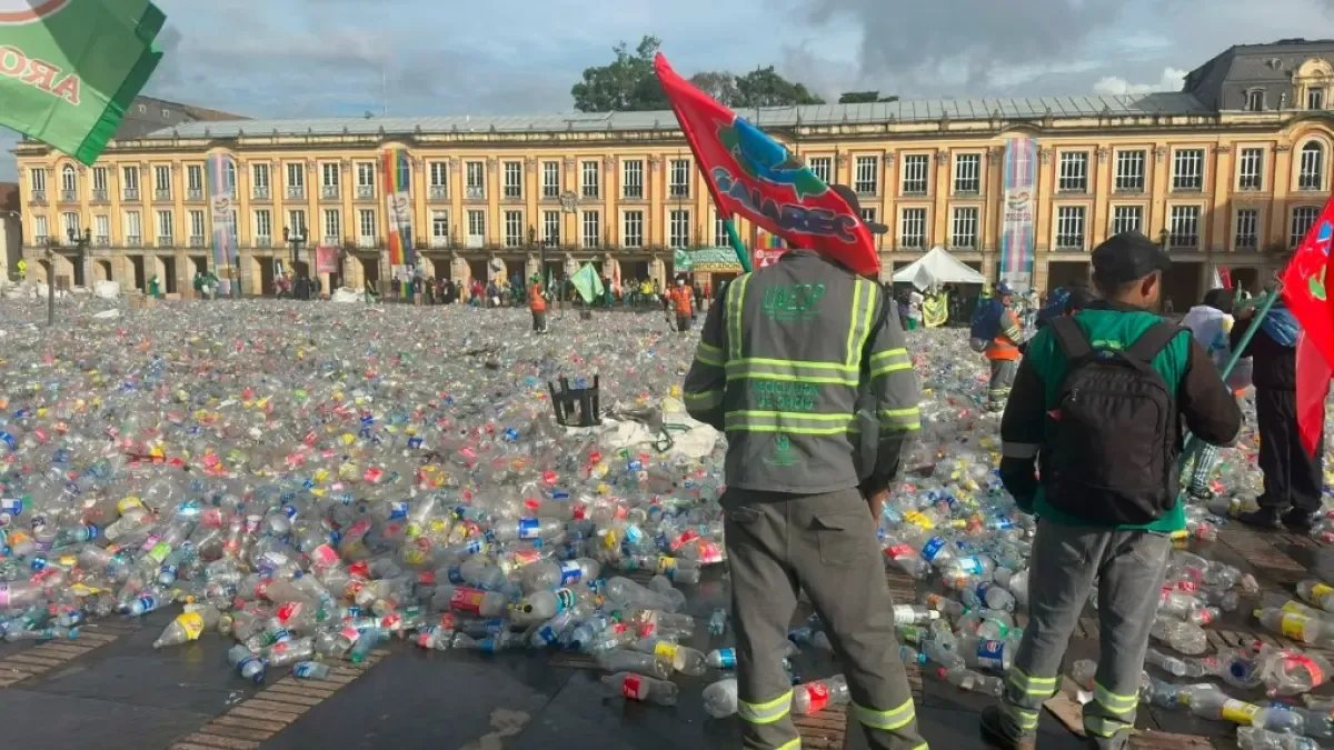 Así Amaneció la Plaza de Bolívar de Bogotá por cuenta de una protesta de recicladores