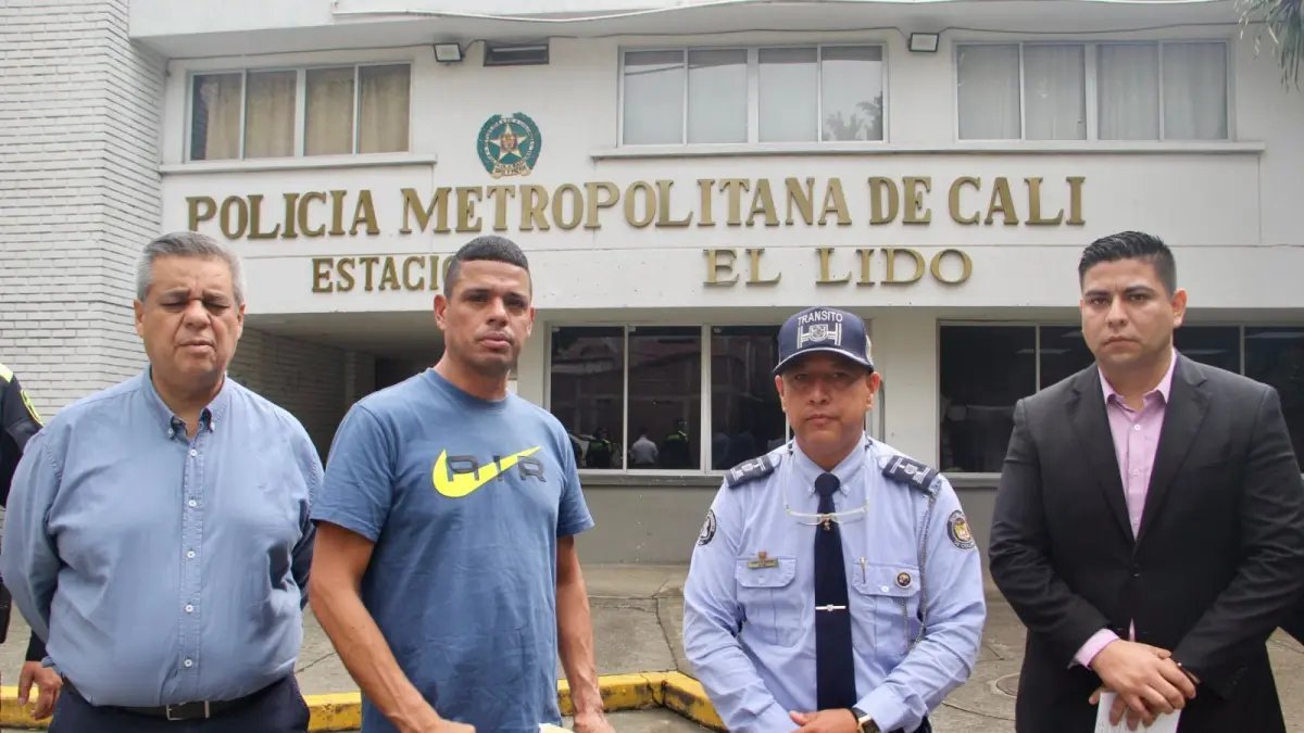 Hombre de la disculpa de un agente de un tránsito al que había Arrollado en un operativo en cali