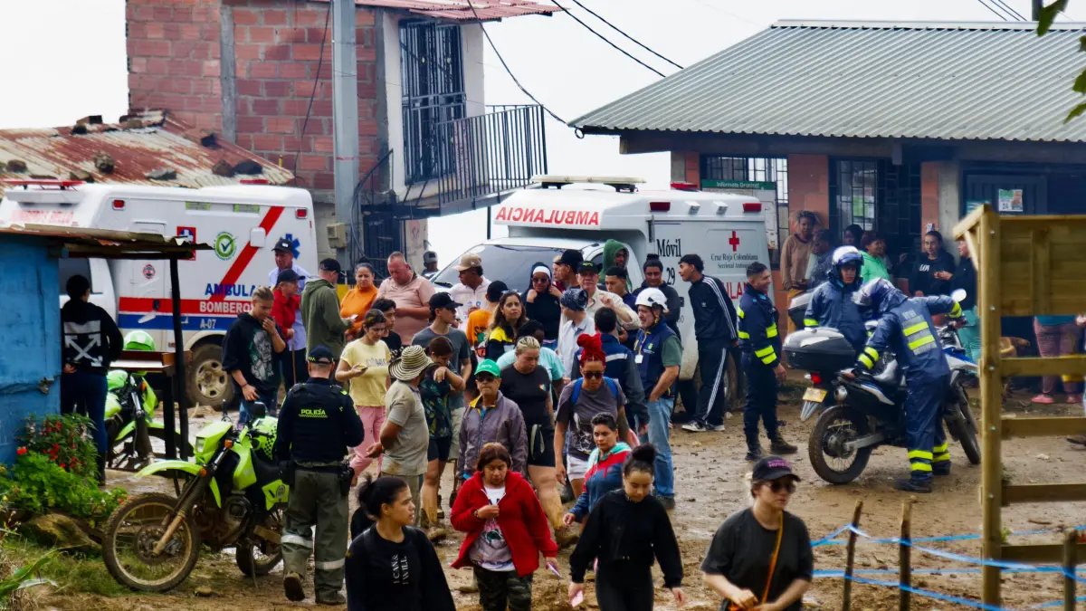 Diez Muertos y 15 Desaparecidos por Derrumbe Entre Medellín y Bello