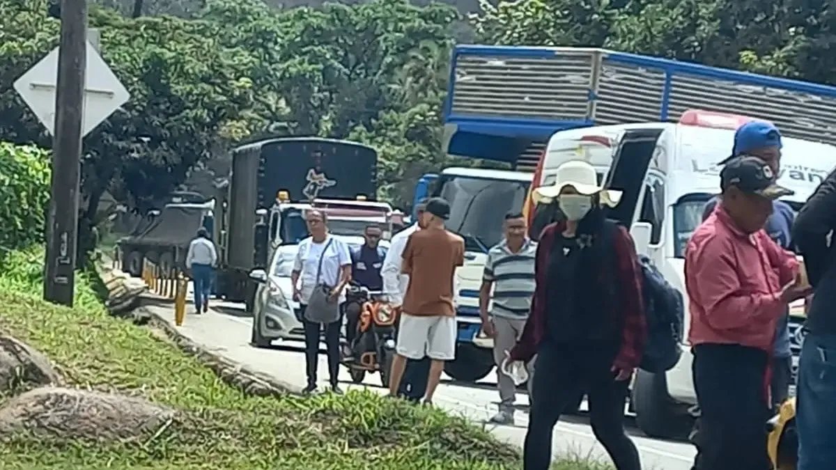 Comunidadas Indángenas Paralizaron El Norte del Cauca por Más de Cuatro Horas