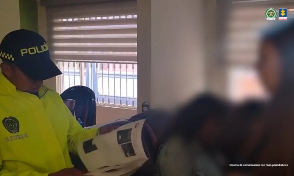 Así Encontaron Más de 30,000 bibliotecas Falsificados en bogotá