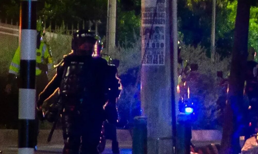 No Pueden Estar en la Calle Después de Las Nueve de la Nocche