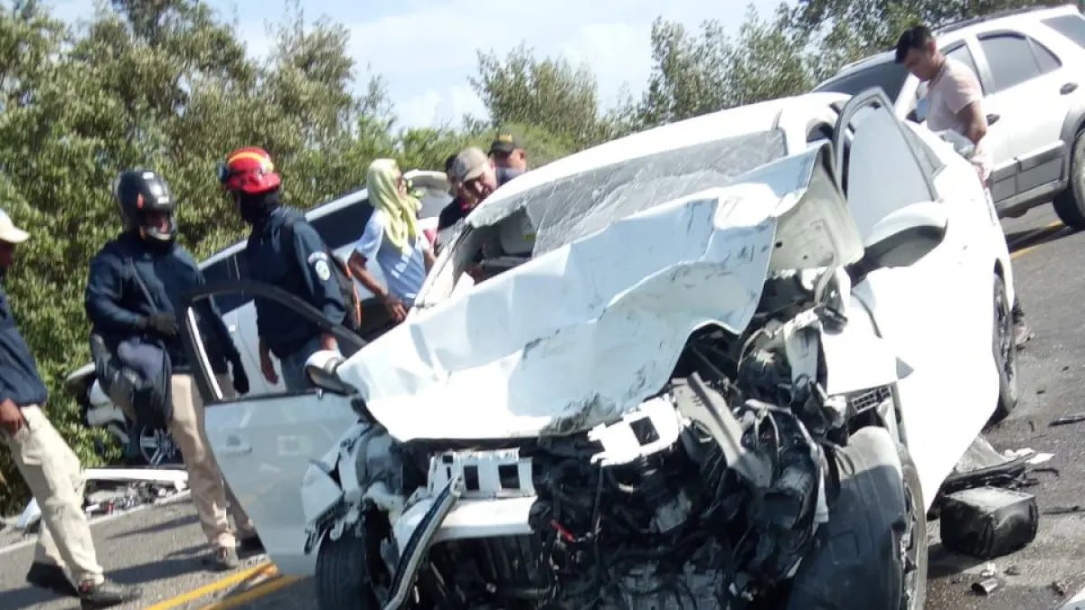 una bebé muerta, su madre en coma y un padre devastado deja accidente múltiple
