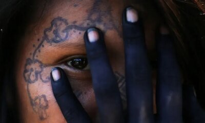 Están Confinados o Sufia el Destierro por Los Grupos Armados