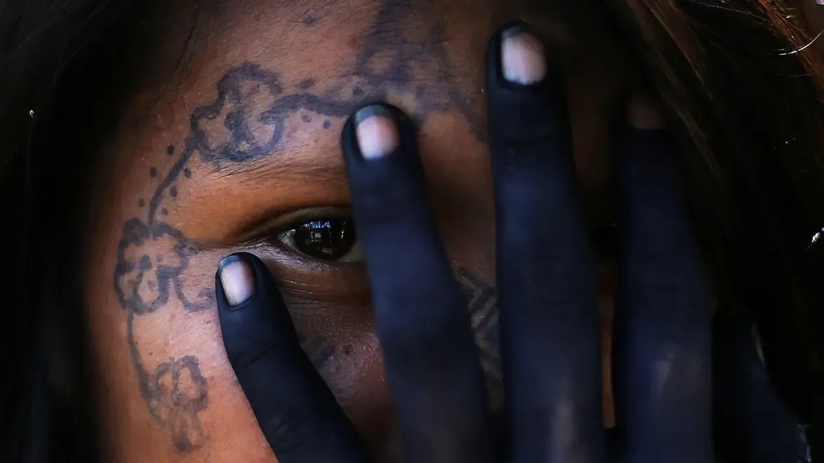 Están Confinados o Sufia el Destierro por Los Grupos Armados
