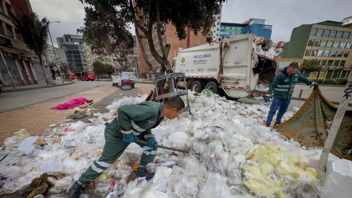¿Habrá crisis de Basuras en bogotá? Alcaldía Plantea Escenarios Sobre los dos posibles Modelo de recolección