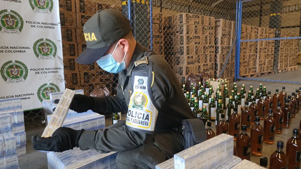 Incautan Cigarrillos y Licor Ilegal Valorados en Más de $ 200 Millones