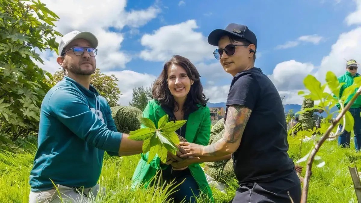 100 Árboles Fuerson Plantados en el Humedal Juan Amarillo