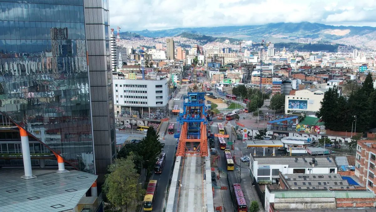 La Primera Línea del Metro de Bogotá Avanza, Pero las Troncales que Deben Conectarlo Muestran Demoras, Contratos Caducados y Obras sin Comenzar