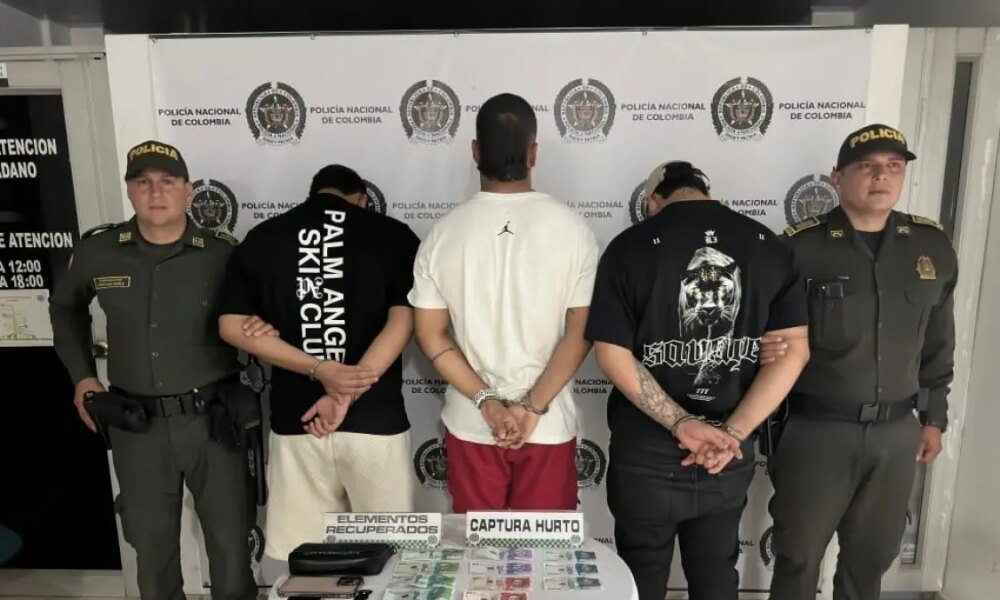 Esta Fue la Señal Que le Salvó la Vida A Vícima de Secuestro en Un Carro Para Alertar A Policías en el Sur de Cali