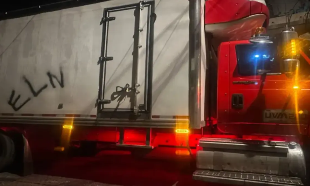 REABREN EL PASO EN LA VIA A BUENAVENTURA, Tras Cilindro e Incineraciód de Caban de Tres Tractomulas por El Eln