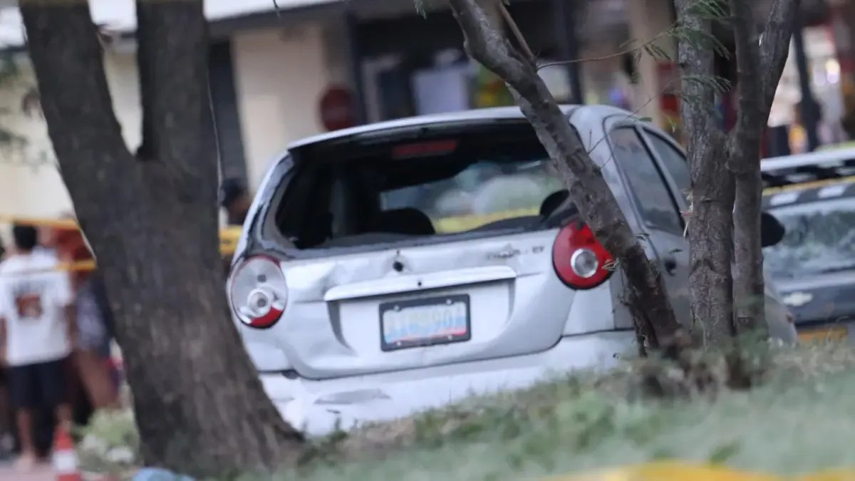 Patrulla de la Policía se Salvó por 10 metros