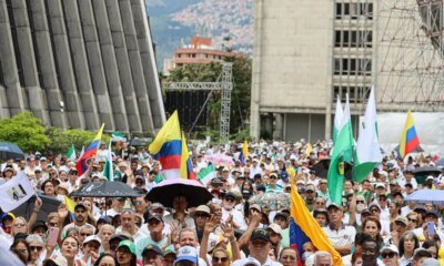 Protesta Multitudinaria en la Alpujarra en Rechazo del Acto Público del Presidente Gustavo Petro en Medellín