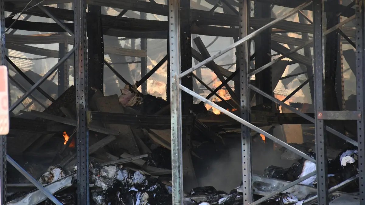 Voraz Incendio en Bodega Calcinó Documentos de la Gobernacia del Valle Desde 1957: ESTO ES LO QUE SE SABE