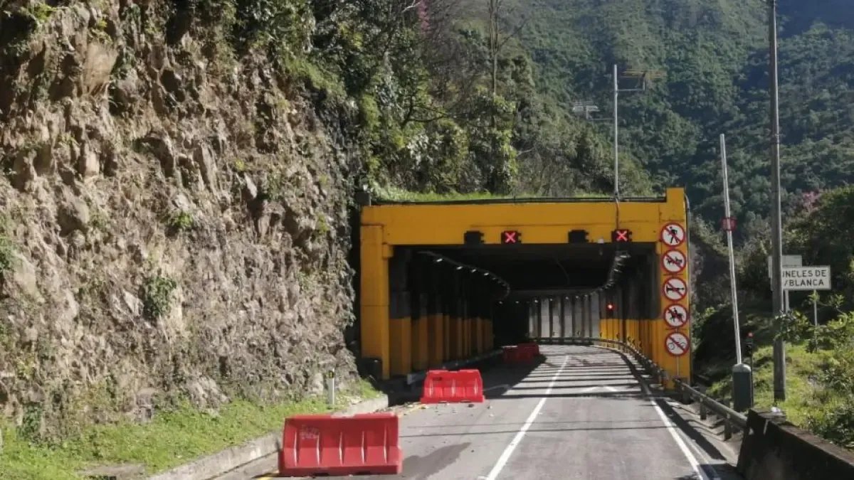 Tras Grave Incendio en La Vía Bogotá - Villavicencio Habrá Cierre Total en un Tramo Por T