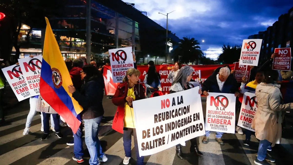 Colapso en Movilidad por protestas de Residentes del sector Salitre Ante la Reubicacia de la Comunidad Emberá