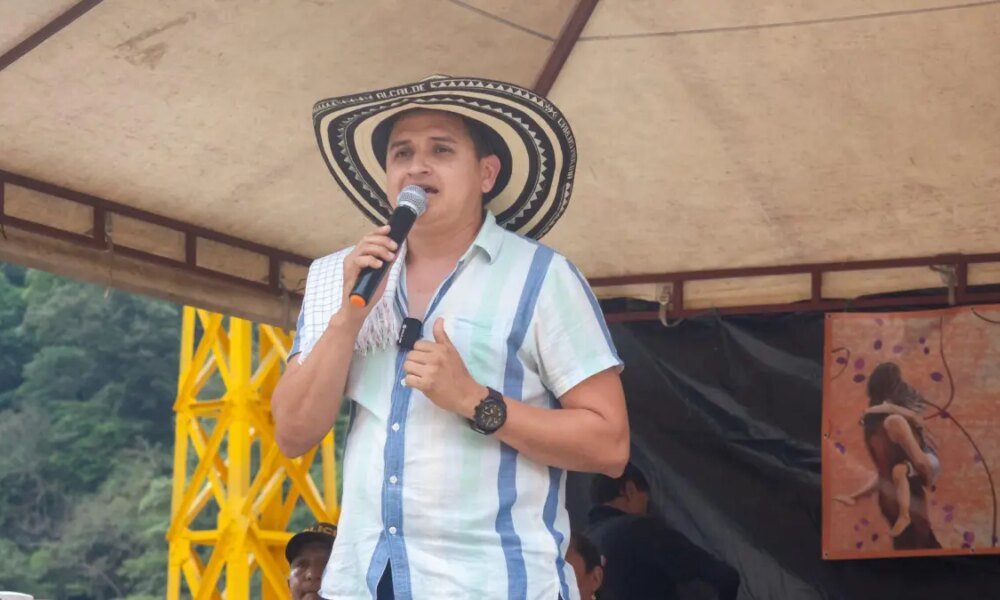 'Señor Ministro de Defensa, Vuelque Los Ojos Hacia Valdivia para Atrapar al Criminal y Autor de la' Mula Bomba '