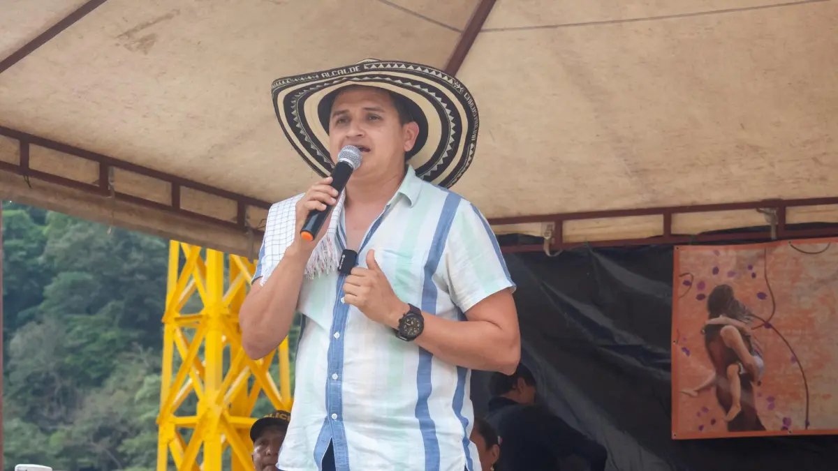 'Señor Ministro de Defensa, Vuelque Los Ojos Hacia Valdivia para Atrapar al Criminal y Autor de la' Mula Bomba '