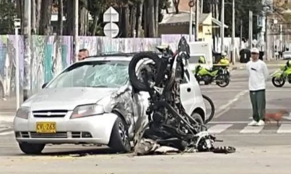 El Vehículo Quedó Incrusado Contra Un Automóvil