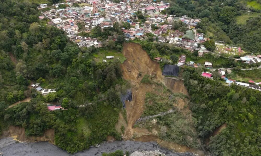 Evacúan A Familias en Riesgo por Deslizamiento en Perí Metro Urbano de Quetame, en el Oriente de Cundinamarca