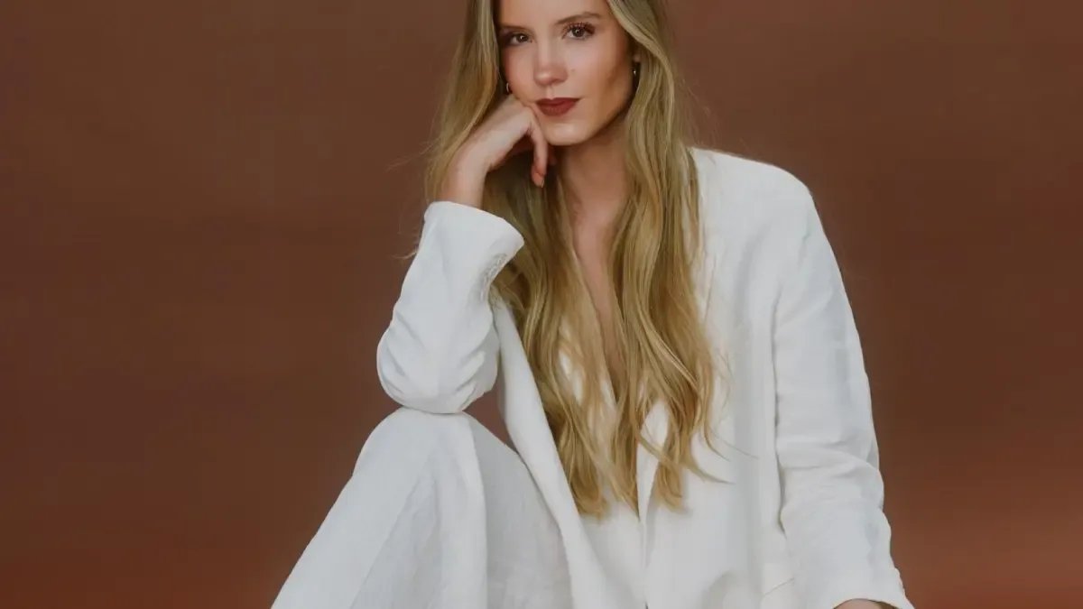 ¿Un Qué se dedica la Nueva Reina del Departamento?