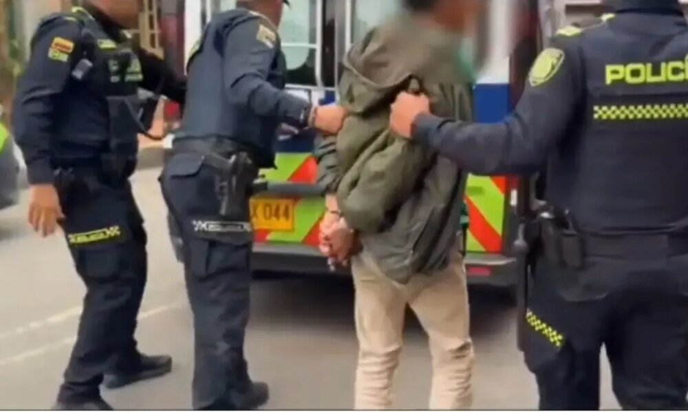 Cayeron Con Cinco Armas y Droga en Apartamentos del Barrio Los Cerezos en bosa