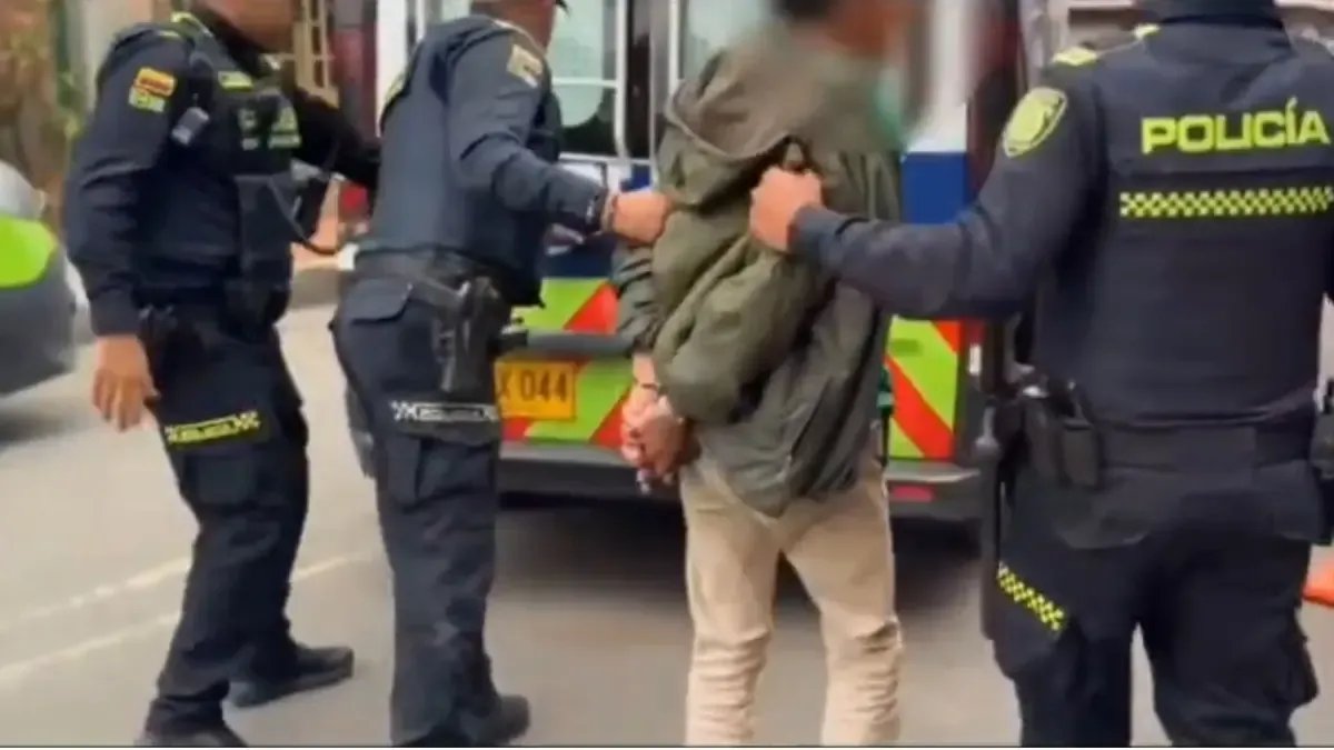 Cayeron Con Cinco Armas y Droga en Apartamentos del Barrio Los Cerezos en bosa