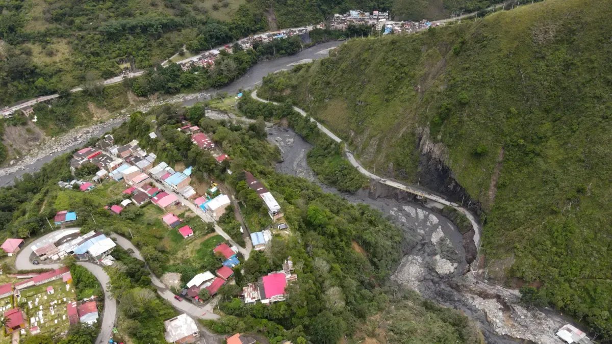 Son Más de 2.500 Afectados por Las Fuertes Lluvias y Deslizamientos de Tierra en 80 Municipios de Cundinamarca