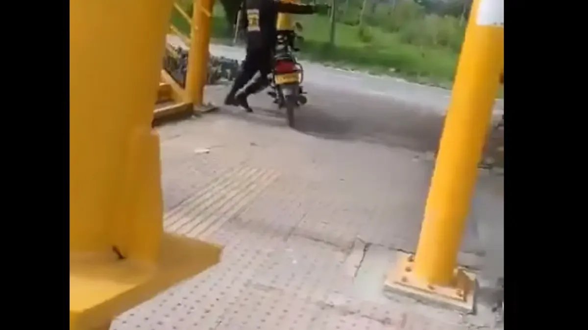 Un Guardia de Seguridad Rechazó que lo multaran, se Enfentó al Agente de Tránsito y Luego Sacó Un ARMA; amenazó y le disparó al funciones en valle