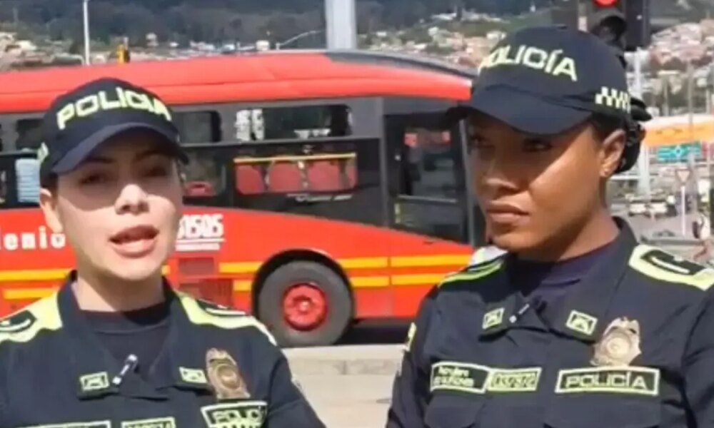 PATRULLERAS DE LA POLICIA AYUDARON A NACER UN BEBÉ EN PLENA J