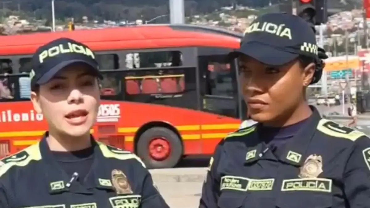 PATRULLERAS DE LA POLICIA AYUDARON A NACER UN BEBÉ EN PLENA J