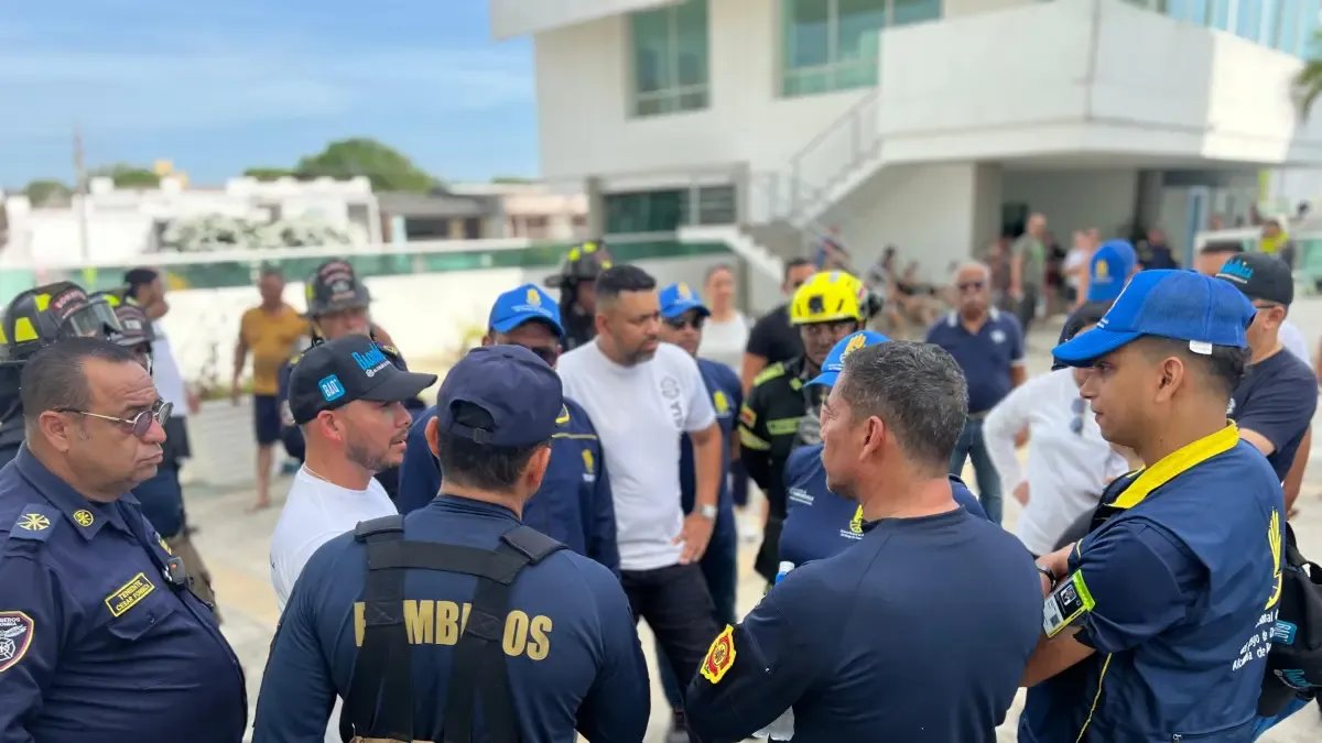 Emergencia en flores del recreo deja tres muertos y más de 40 heridos tras incendio que arrasó parqueadero: autorridades recomiendan sin retornar