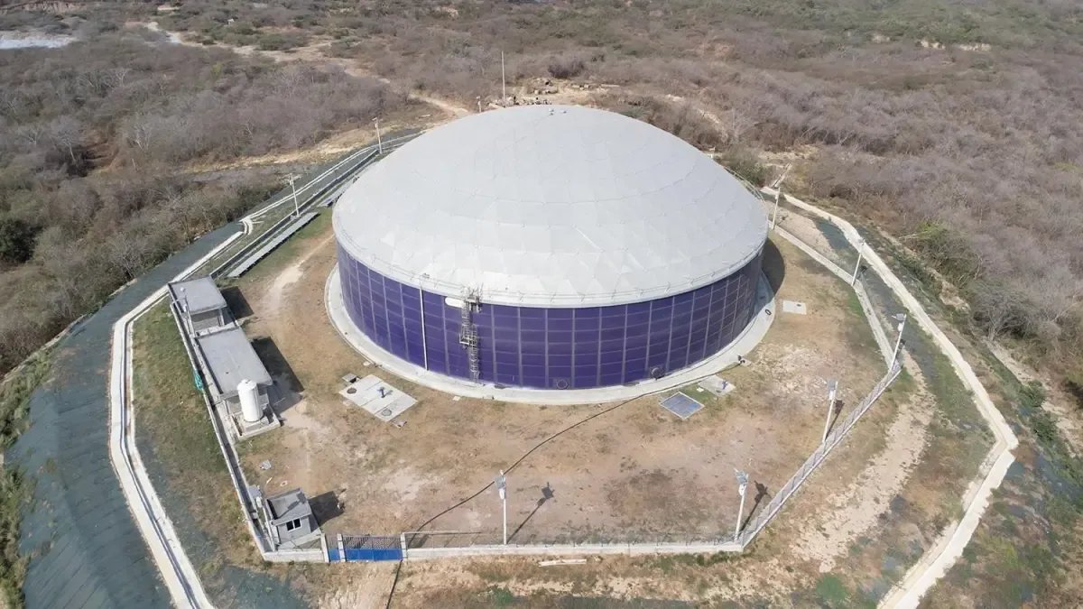 Triple A Limpia El Tanque de Agua Más Grande de Latinoamérica: Barrios de Barranquilla