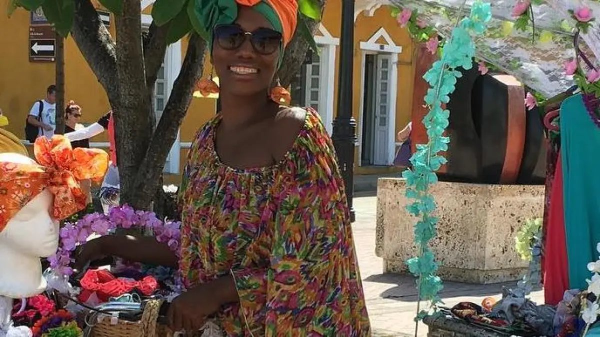 Rosmery Medrano, Reconcida Vendedora de Turbantes en el Centro de Cartagena, Pide Diálogo y Reglas Claras para Seguir Trabajando Sin ser Desplazada
