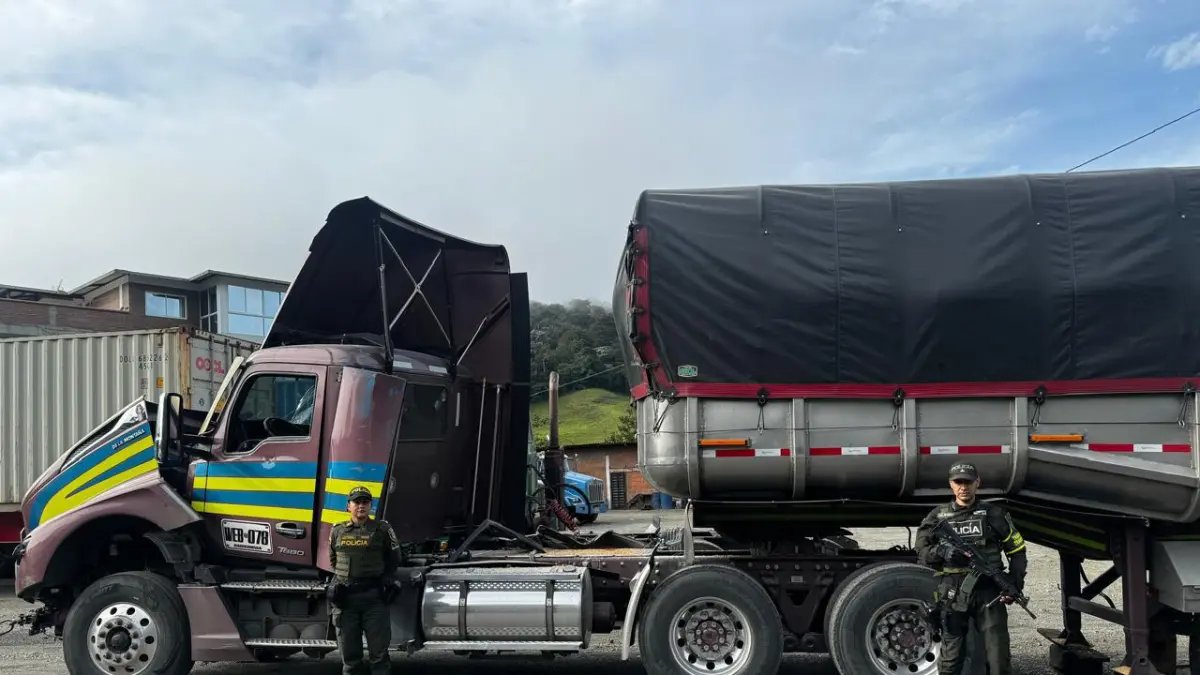 Tras intensa perseguración, Policía Valle Capturó A Un hombre Señalado de Hurtar Un TractocamioN Con 35 Toneladas de Maíz en la Vía Buenaventura - Buga
