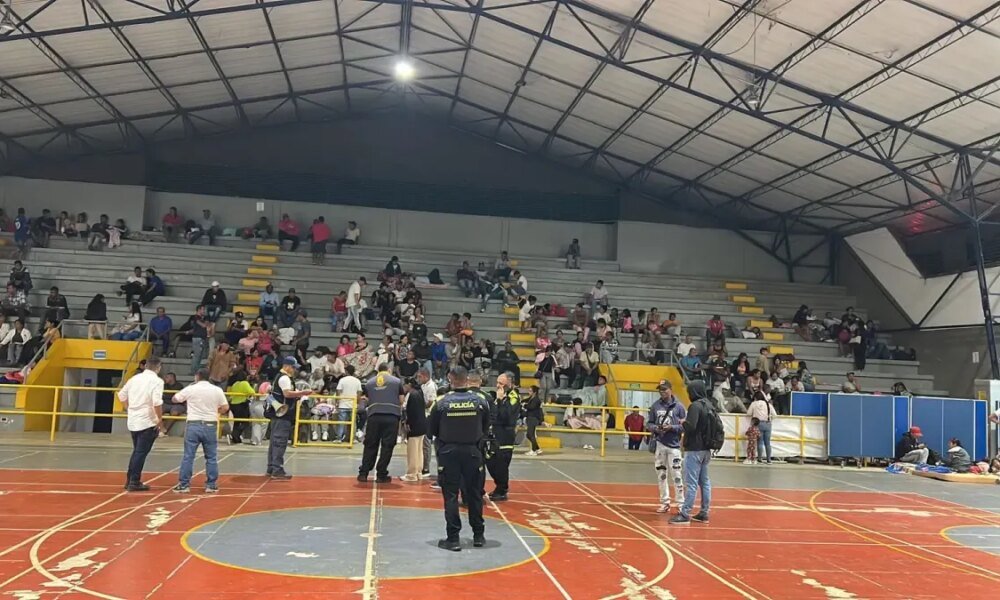 Hasta en Volquetas, Habitantes de Ampudia y la Vereda la Pradera, de Jamundí, Huyon Tras se combina en entre Ejército y Disidencias de 'Jaime Martínez'