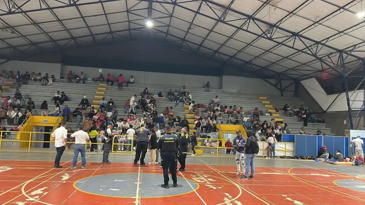 Hasta en Volquetas, Habitantes de Ampudia y la Vereda la Pradera, de Jamundí, Huyon Tras se combina en entre Ejército y Disidencias de 'Jaime Martínez'