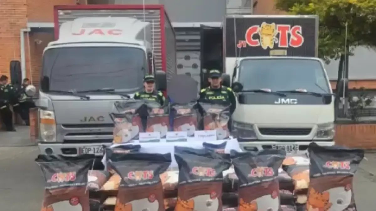 EN PERSECUCUÓN POR EL OCCIDENTE DE BOGOTÁ FUERON RECUPERADOS DOS CAMIONES Y MERCANCIA AVALUADA EN MÁS DE 250 MILLONES DE PESOS