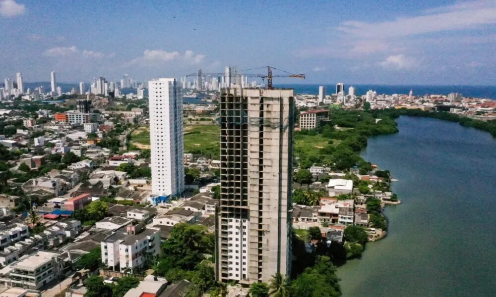 Alcaldía de Cartagena se compromete un culminar obra del edificio lagos del cabras en las tóricas, que tiene en vilo a más de 78 Familias de compradores