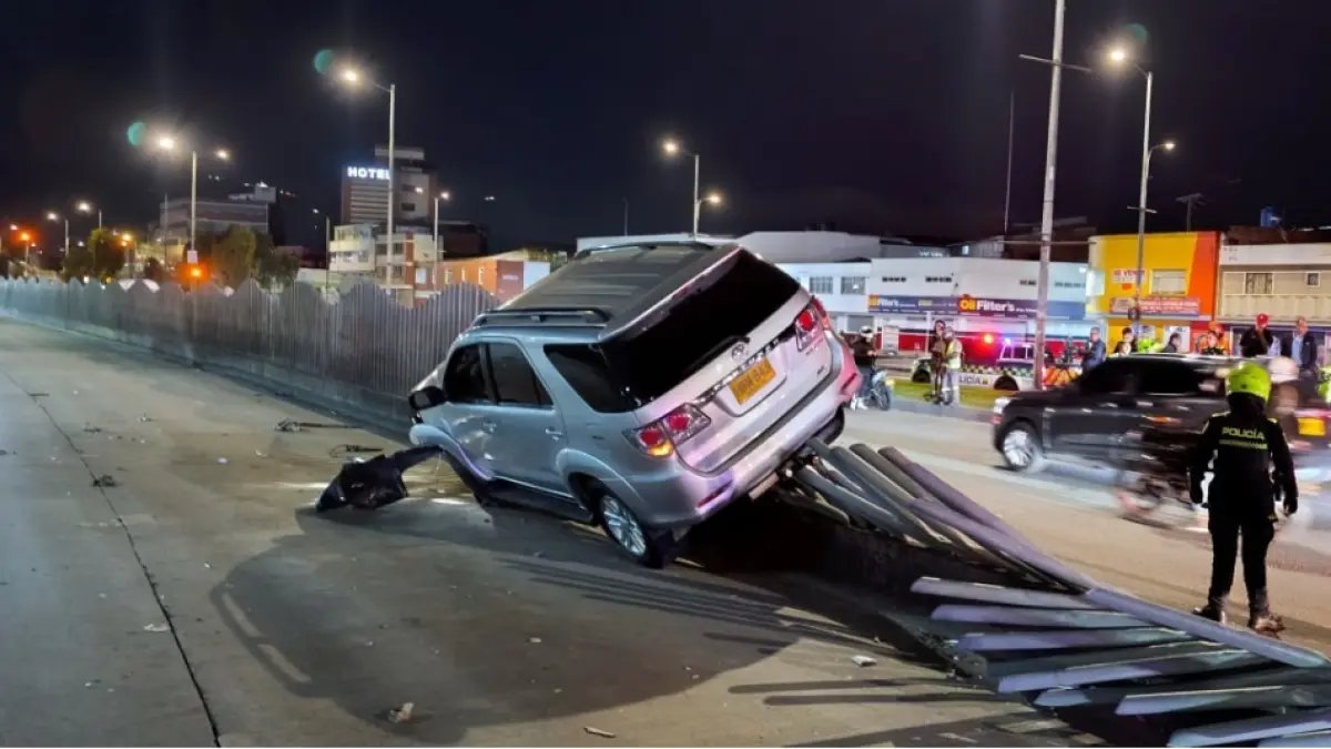 Camioneta de Alta Gama SE Chocó Contra Un Separador de Transmilenio y Causó Pánico en Bogotá: ESTO SE SABE