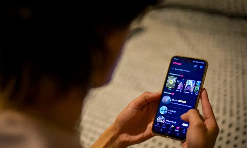 ASI OPERAN LOS ESTAFADORES EN APLICACIONES DE CITAS